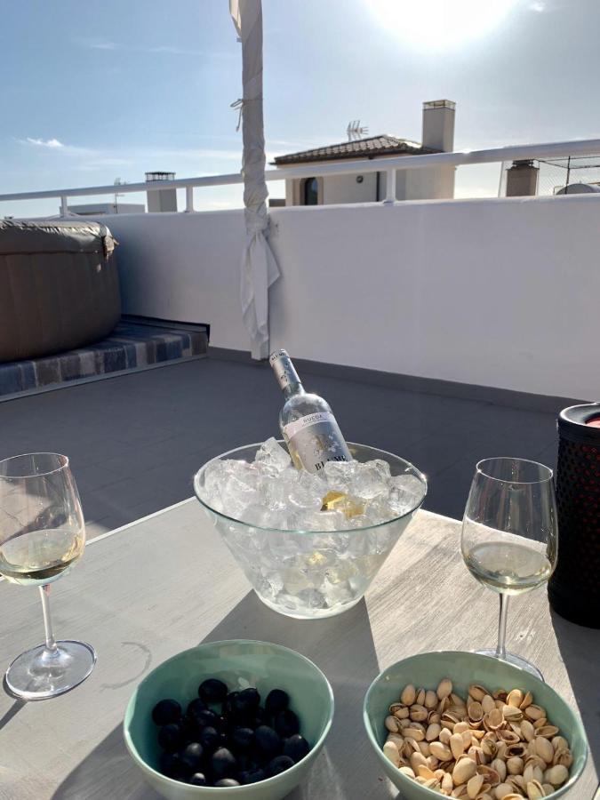 Sonne & Meerblick Aus 40 Grad Heissem Whirlpool Geniessen - Zentral Am Hafen Und Dennoch Ruhig Cala Ratjada  Extérieur photo